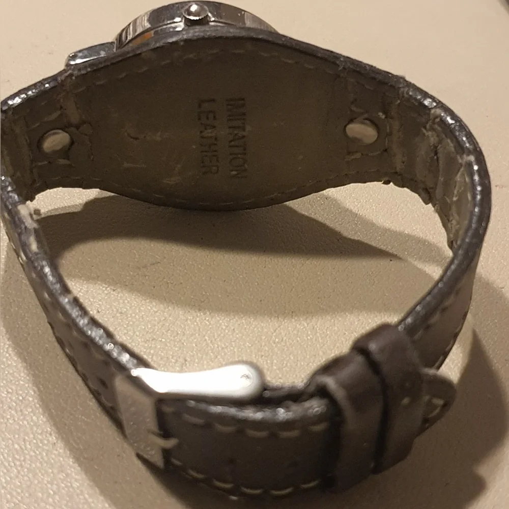 🦋10/$20🦋 Silver Leather Wideband Women's Watch w/Date